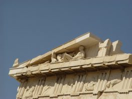 Βρέθηκαν χαμένες μετόπες στο τείχος της Ακρόπολης