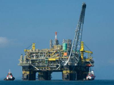 Η Dewereldmorgen αναφέρει εκτιμήσεις που κάνουν λόγο για 250 έως 300 εκατομμυρία βαρέλια πετρελαίου που θα μπορούσαν να αντληθούν από το Ιόνιο πέλαγος