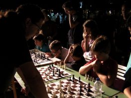Αγώνας Σκάκι Σιμουλτανέ στο Βαθύ