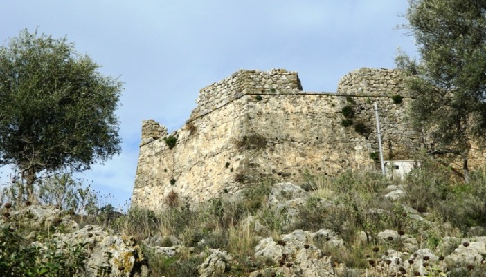 Φρούριο του Τεκέ ή Κάστρο του Γρίβα: Ο «φτωχός συγγενής»