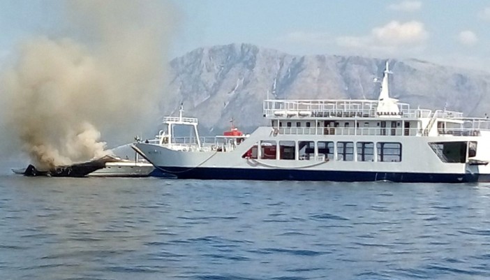 Το επίσημο Δελτίο Τύπου του Λιμενικού για τις φωτιές στα σκάφη στο λιμάνι του Νυδριού