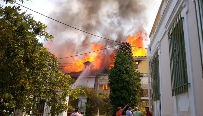 Πυρκαγιά στη παλιά πόλη της Λευκάδας