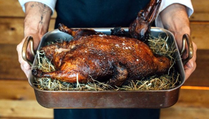 Το Vezene ανοίγει ξανά όλες τις Κυριακές του Δεκεμβρίου για μεσημεριανό Sunday Roast