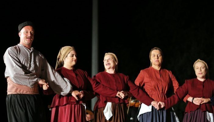 Ο Σύλλογος Γυναικών Μεγανησίου «Ηλακάτη» στην ετήσια μουσικοχορευτική παράσταση του Συλλόγου «Αγερμός»