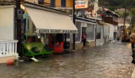 Πολύ έντονη βροχόπτωση, πλημμύρισαν ξανά οι δρόμοι στο Μεγανήσι…