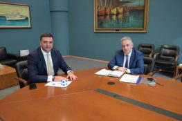 Χρηματοδότηση για ρεύμα και πίλερ στα λιμάνια.