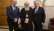 Επίσκεψη Θ.Καββαδά στον Αρχιεπίσκοπο, παρουσία του Μεγανησιώτη Χάρη Κονιδάρη