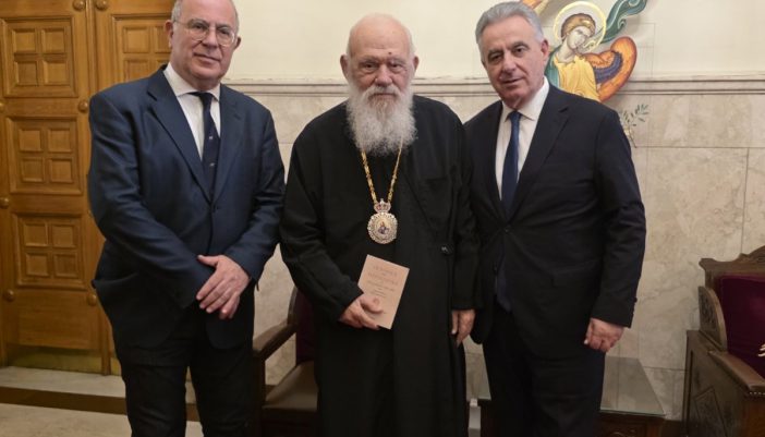 Επίσκεψη Θ.Καββαδά στον Αρχιεπίσκοπο, παρουσία του Μεγανησιώτη Χάρη Κονιδάρη