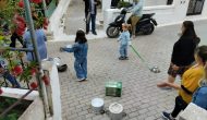 Μοίρασε λουλούδια και έσυρε τα βάζα της Πρωτομαγιάς ο Σύλλογος Γυναικών