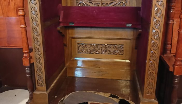 Εκκλησιαστικοί λειτουργοί για γέλια και για κλάματα