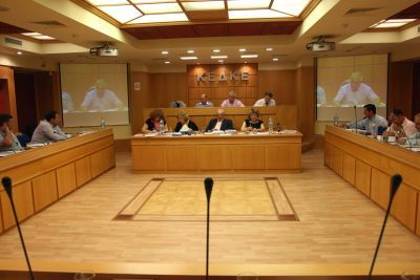Με κλείσιμο των δήμων απειλεί η ΚΕΔΕ